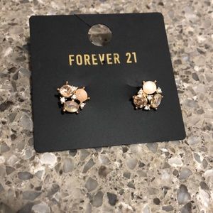 🆕 gorgeous Forever 21 cluster earrings